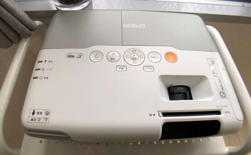 Epson EB-900　HDMI接続可の高機能モデル