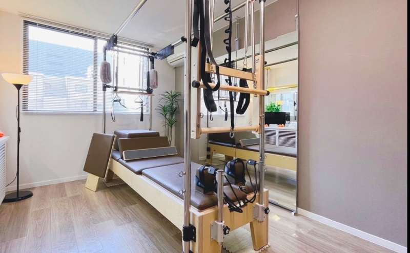 大阪 心斎橋 マシンピラティス 完全個室ピラティスマシン完備！心斎橋約4分?Wi-Fi！映画YouTube見放題、レッスン・自主練・ヨガ・ダンス・トレーニング・整体