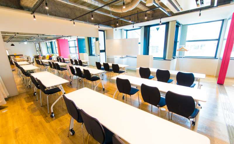 側面が鏡張りになっているのでご利用用途も広がります