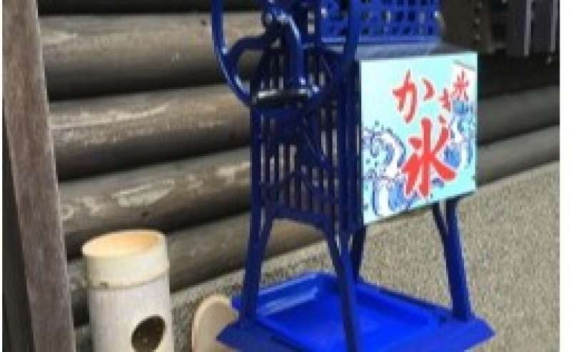 かき氷機です　趣のある小道具としても利用できます（有料）