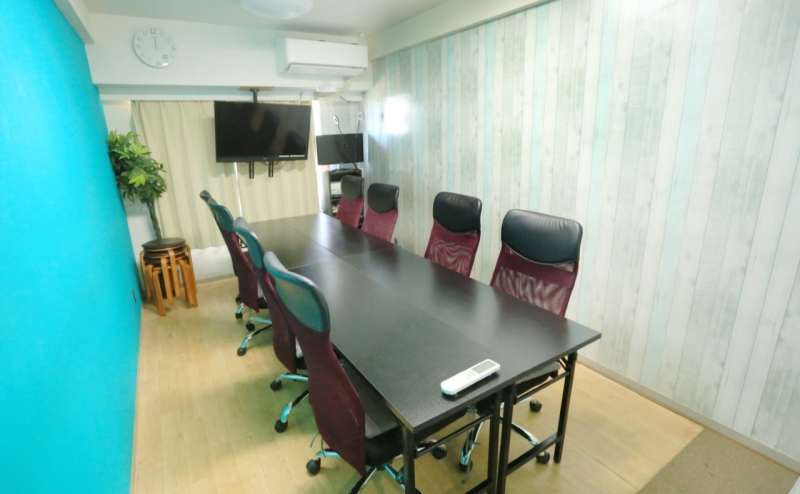 スタンダードな会議用レイアウト。ご利用後はこのレイアウトにお戻し下さい。