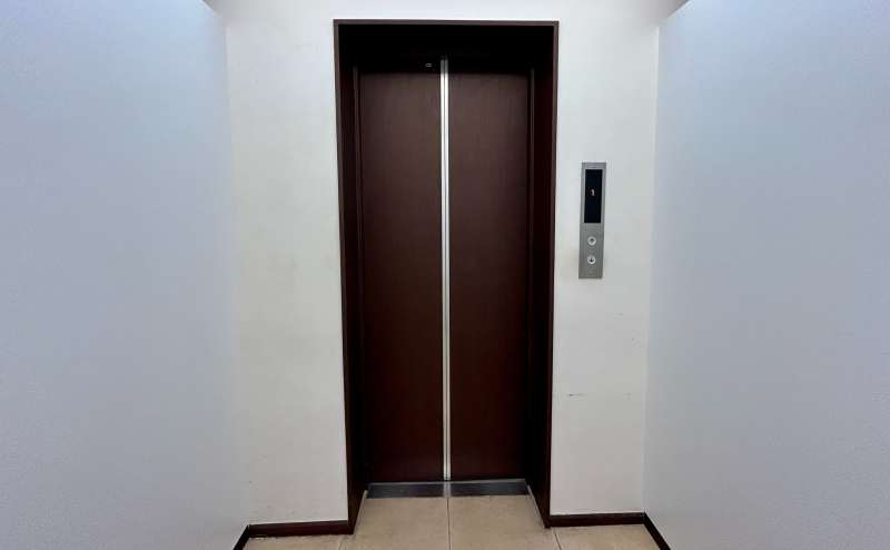 【5階エレベーターホール】 - TIME SHARING 銀座 旗ビル roomYの写真