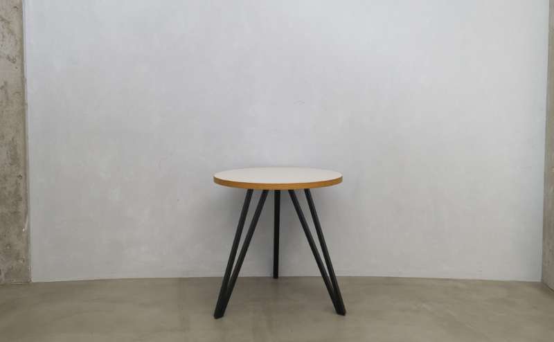 丸テーブル｜直径：80cm / 高さ：70cm ×2