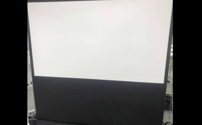 【備品】プロジェクター・スクリーン80インチ