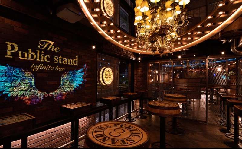 メインフロア。スクエアで使いやすい形状です。