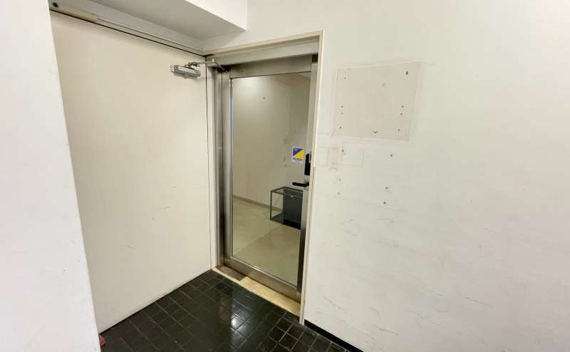 【エレベーターで8階までお上がりください】 - TIME SHARING 四谷8Bの写真