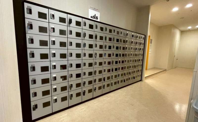 【靴を履き替えてご利用ください。※更衣室の貸出しは行っておりません。】