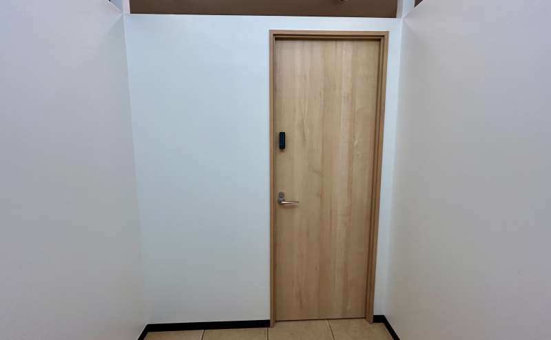 【共有扉に電子キーが設置されております。入室案内をご確認のうえ暗証番号をご入力ください。】 - TIME SHARING 銀座 旗ビル roomGの写真