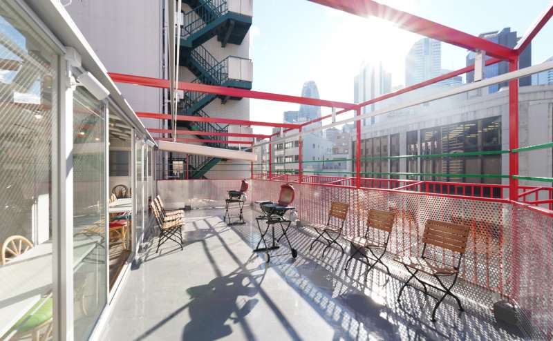 新宿の景色が一望できるテラスのバーベキュースペース。（テラス面積 33㎡）