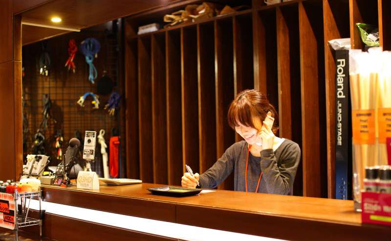 受付にて笑顔でお待ちしております。