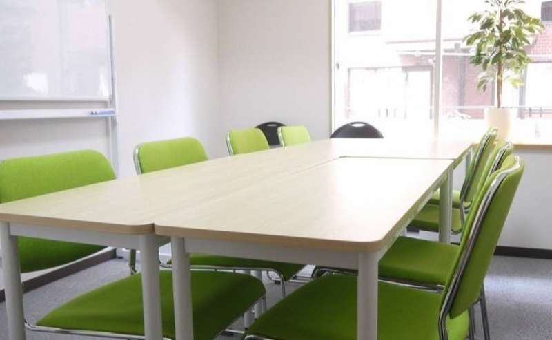 レンタルスペース 【渋谷徒歩4分】27型モニタ/DVDプレイヤー/WiFi/プロジェクタ完備！駅近 キレイで格安 最大収容14名 ＜MoCA＞