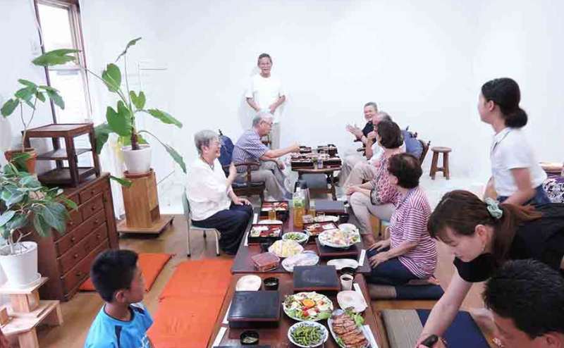 パーティ用テーブルなどもあります。希望の際は事前にお伝え下さい。