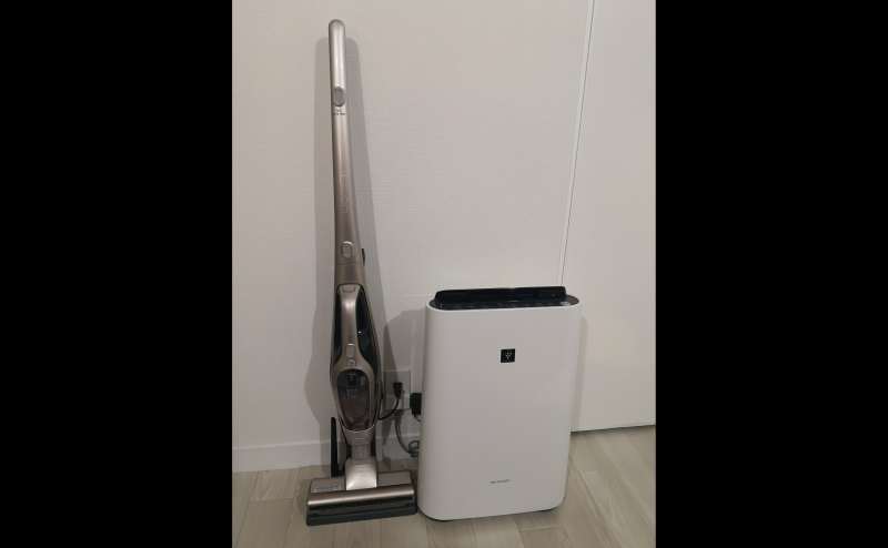 空気清浄機と掃除機（スティック・ハンディ兼用）です。