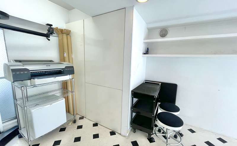 水回りは隠し扉で隠してます。