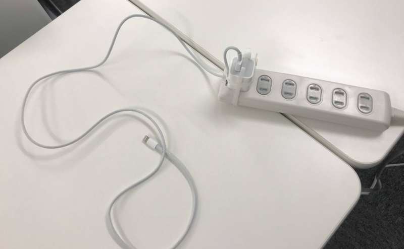 【備品】Lightning&電源タップ6個口