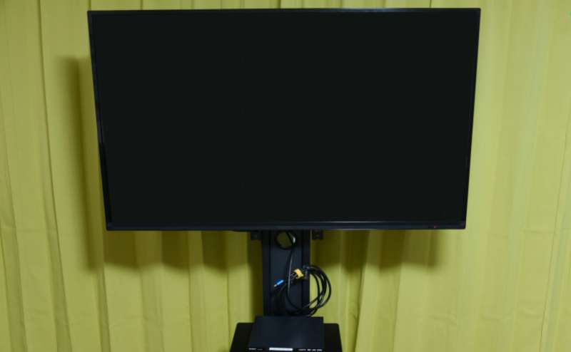 接続用HDMIケーブル付きの49インチ大型テレビも無料でご自由にご利用いただけます