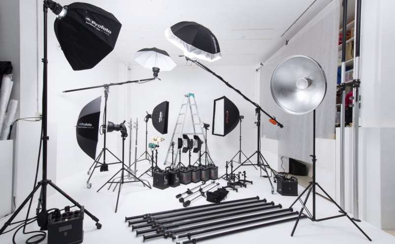 スタジオで所有する機材の一部です。レンタルも可能です