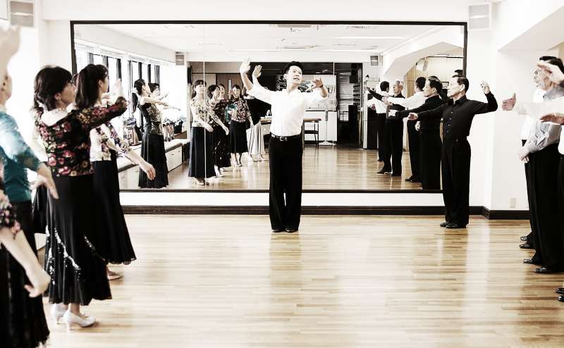 広いスペースと大きな鏡が魅力のスタジオです