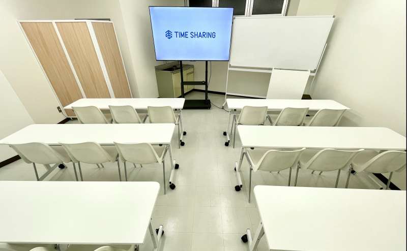 【75インチモニター、ホワイトボード、司会台を無料でお使いいただけます】 - TIME SHARING 神保町 樋谷ビル5Aの写真