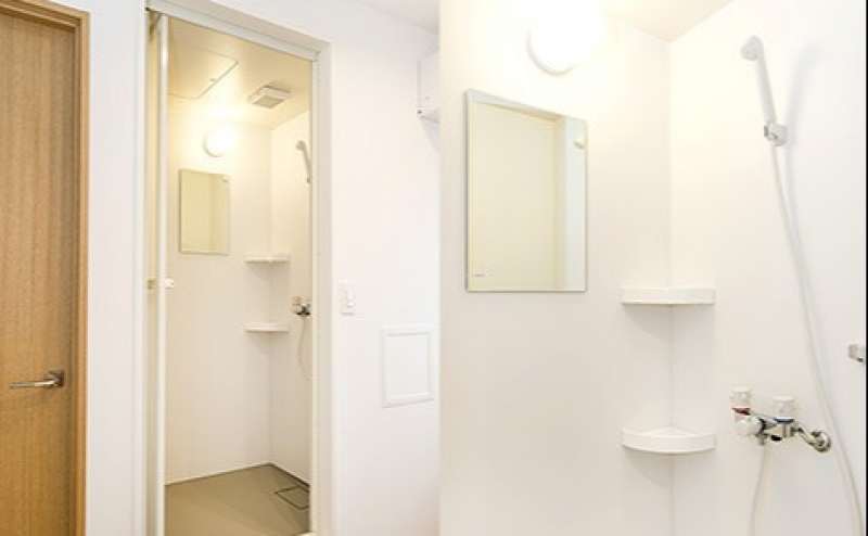 おしゃれなシャワールーム。気持ちよくご利用いただけます