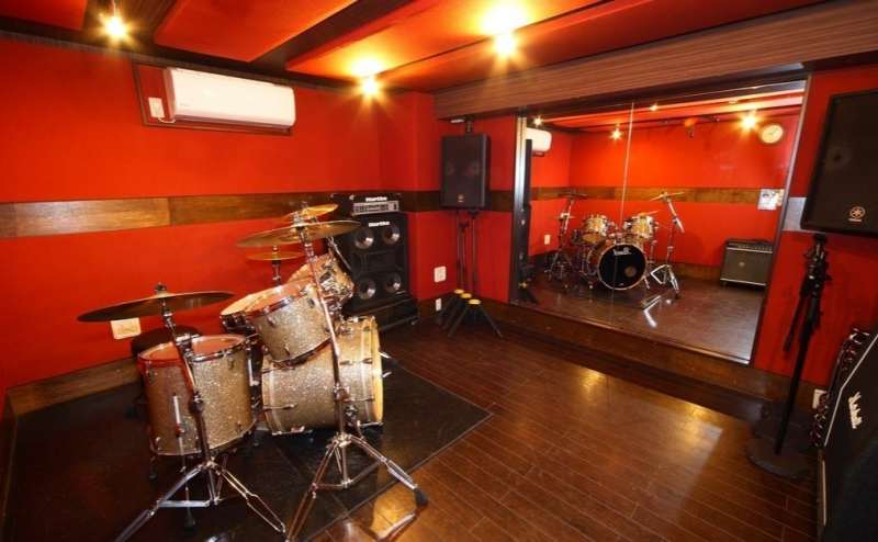 JR船橋駅徒歩5分！音響スピーカーで配信ライブ視聴【防音・個音スペース】 00分or30分スタート/1時間単位