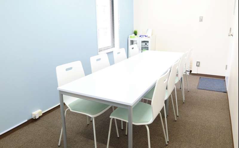 赤坂見附駅徒歩2分、赤坂駅徒歩4分。駅から近く便利です