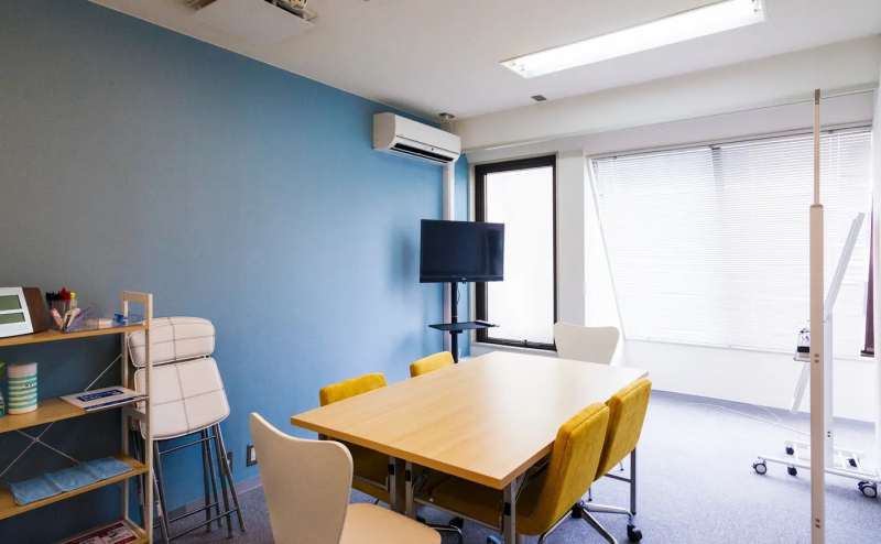 レンタルスペース 【楽らく会議室 高田馬場】高田馬場駅徒歩3分★会議・テレワーク・セミナー・習い事・撮影・映画鑑賞・ゲーム会・施術などにどうぞ！