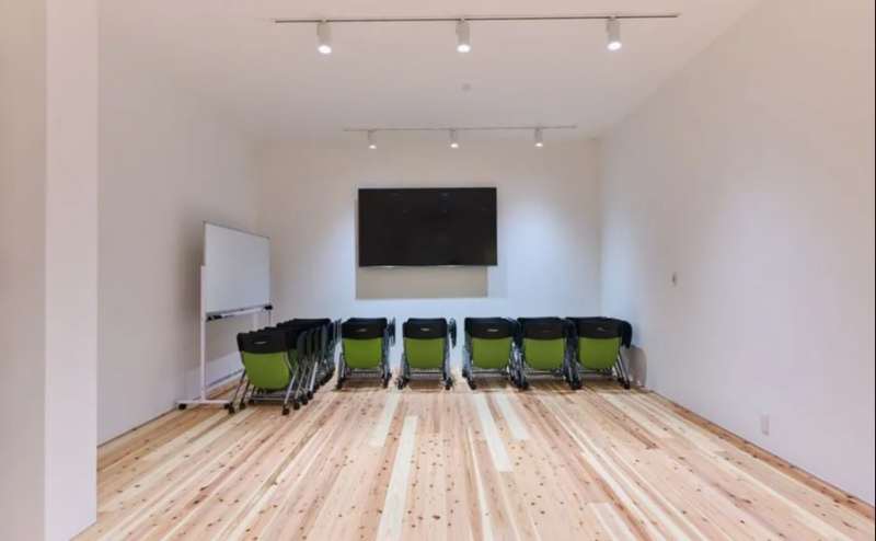 【原宿駅】徒歩10分 複数駅利用可 アクセス抜群 完全個室 最大28名収容 無料Wi-Fi/会議 セミナー レッスン 展示会 イベント パーティー ヨガ フリーマーケット 楽器演奏/センダガヤアゴラ