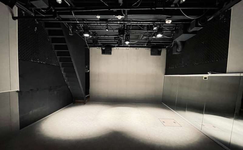 東京アポロシアター　劇場型ダンススタジオ！