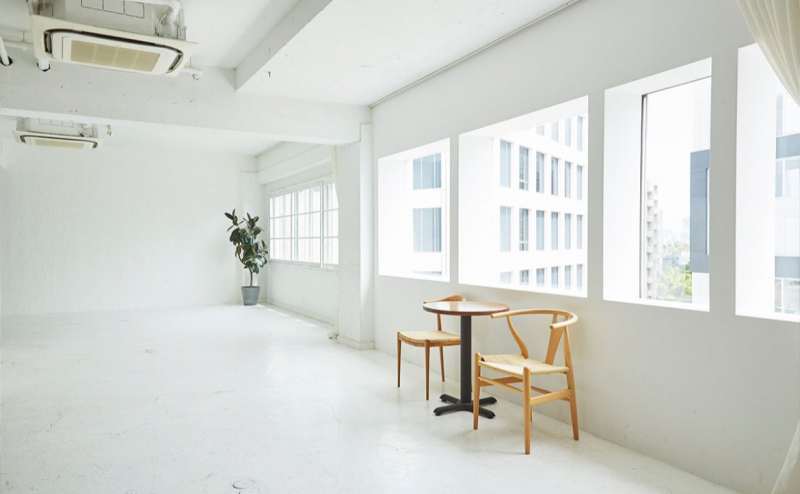 レンタルスペース FIVE STUDIO 自然光の使いやすいシンプルなスペース 外苑前駅徒歩１分/スチール撮影/ムービー撮影/YouTube/イベントスペース/セミナー/ペット可/設備充実