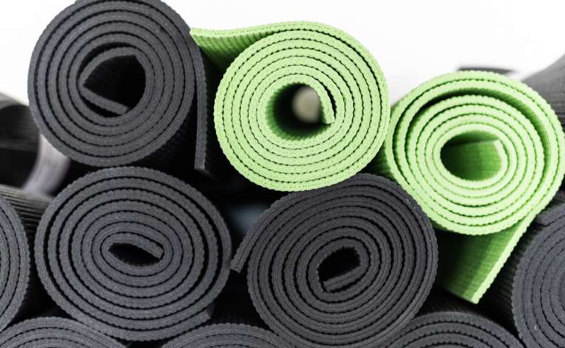 ヨガマットのレンタルも。手ぶらでおいでください