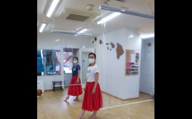 スタジオに透明のロールカーテンを設置しました