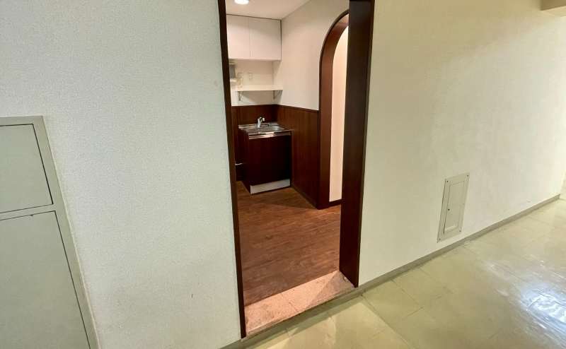 【廊下の真ん中に男女別トイレがございます】 - TIME SHARING 四谷8Bの写真