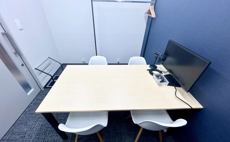 【対面で着席できるので、会議や打ち合わせにオススメです】 - エキスパートオフィス横浜 221の写真