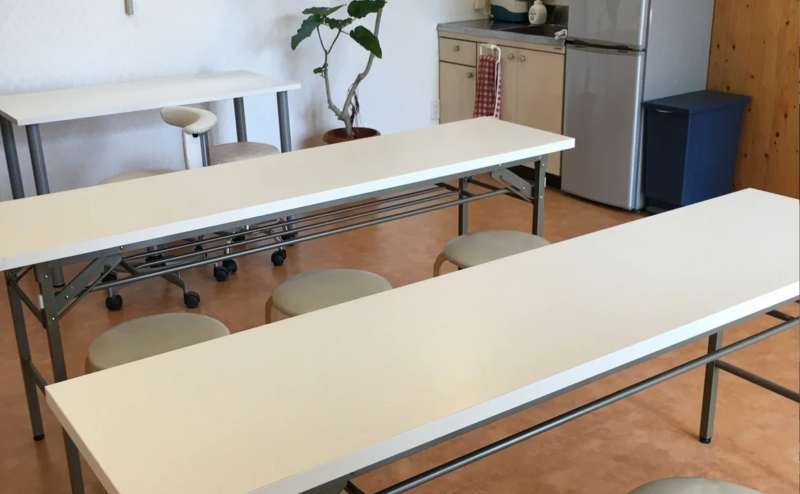 【JR高槻駅/阪急高槻市駅】どちらからも徒歩4分！駅近 駐車場も多いエリア 格安 窓あり レイアウト自由 30㎡ 最大10名 Wi-Fi ホワイトボード完備 毎回清掃/会議 ミーティング 塾 ヨガ